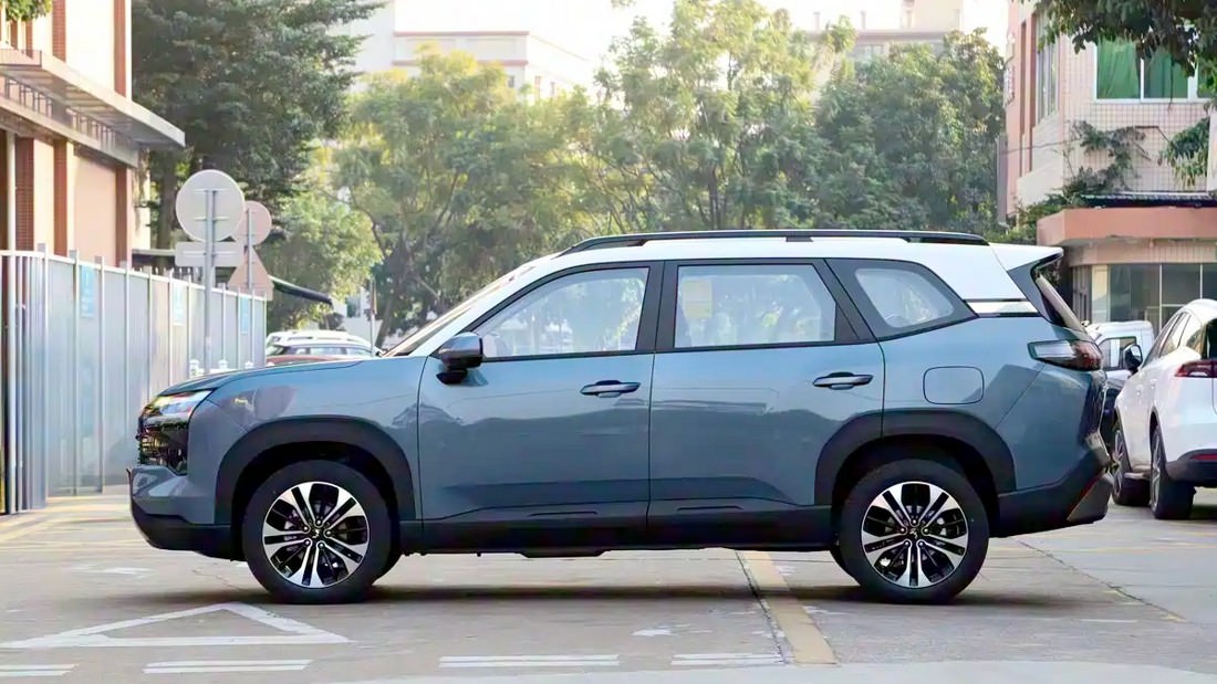 Wuling Xingguang 560